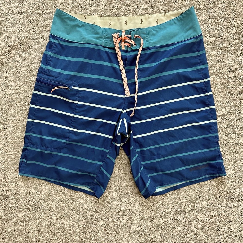 Patagonia Men’s 29 Blue and Green Worn Wear Tie Swim Shorts. ~9” inseam.
